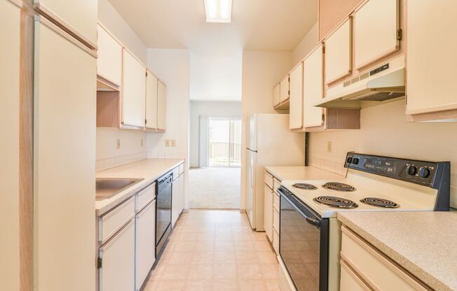 2 beds, 1 bath, 1,024 sqft, $1,635, Unit 824-21