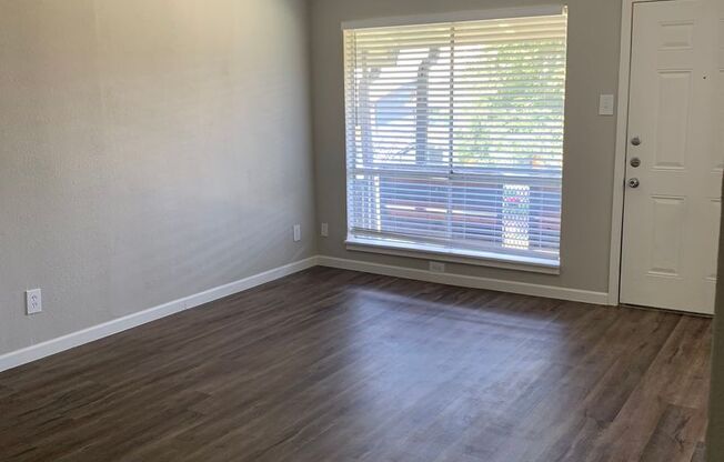 2 beds, 1 bath, 918 sqft, $1,249, Unit F219
