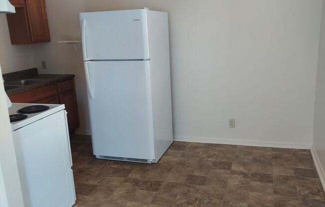 1 bed, 1 bath, 440 sqft, $600, Unit 2