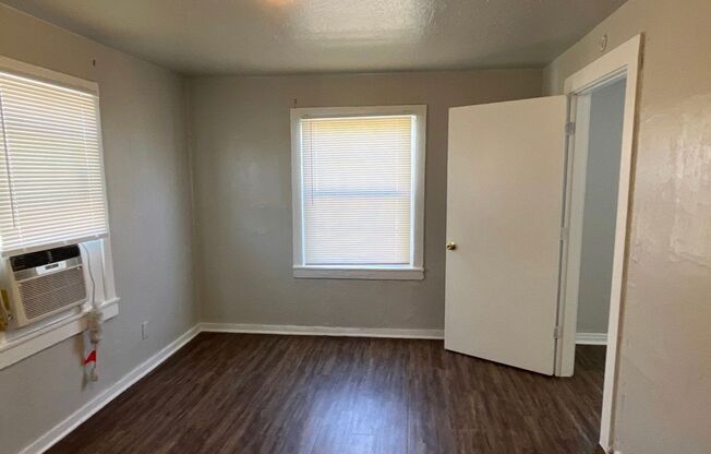 3 beds, 1 bath, $875