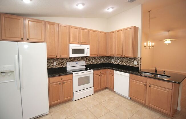 3 beds, 2 baths, $1,645, Unit Unit A