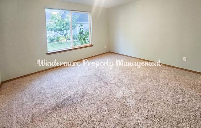 Immaculate rambler on large lot in Olalla