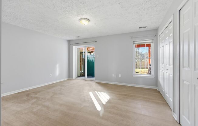 Updated 3 BR/2.5 BA Townhome in Dorsey Hall!