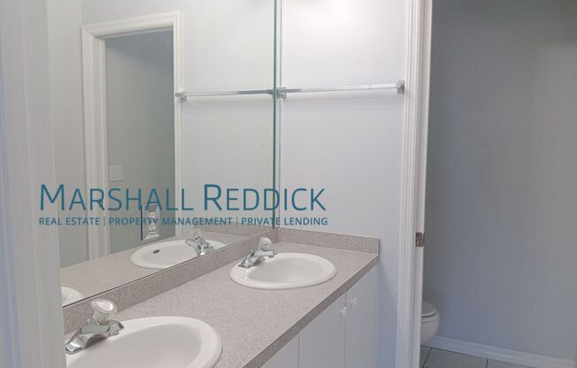 2 beds, 2 baths, $1,395, Unit 621 SW 47th Ter Unit 201