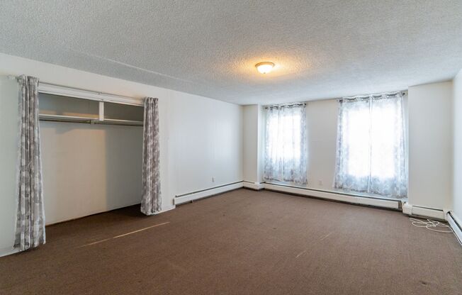1 bed, 1 bath, $995, Unit 2400 S 4th St 3rd Fl