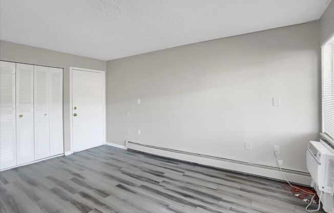 1 bed, 1 bath, 500 sqft, $999, Unit 95-15