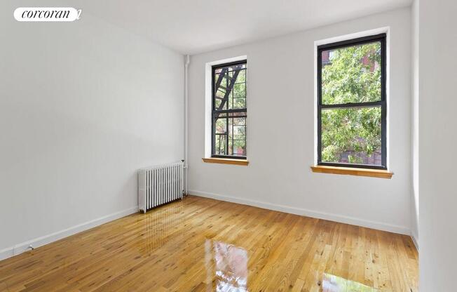 977 E 12 ST