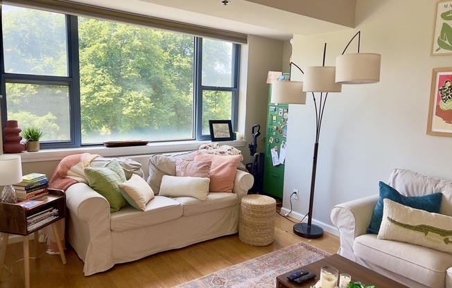 2 beds, 2 baths, 1,013 sqft, $4,800, Unit 404