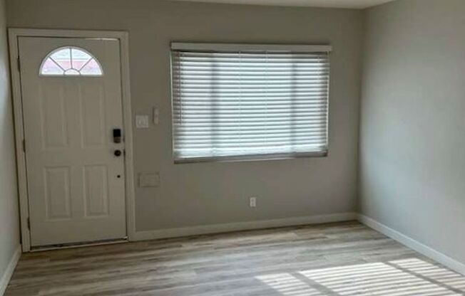 2 beds, 1 bath, 667 sqft, $2,295, Unit 4073-1/2