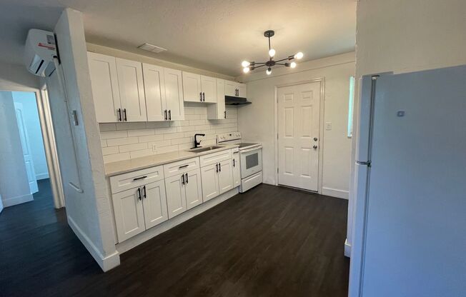 Ocala - 2 Bedroom, 1 Bath Duplex!