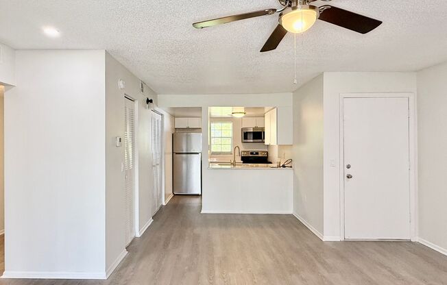 2 beds, 1 bath, 916 sqft, $1,545