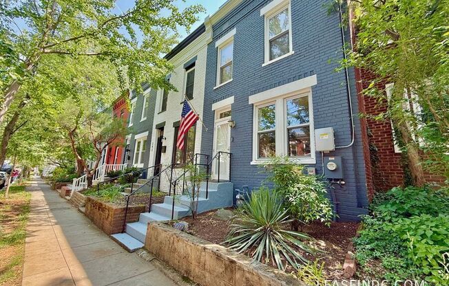 241 WARREN ST NE