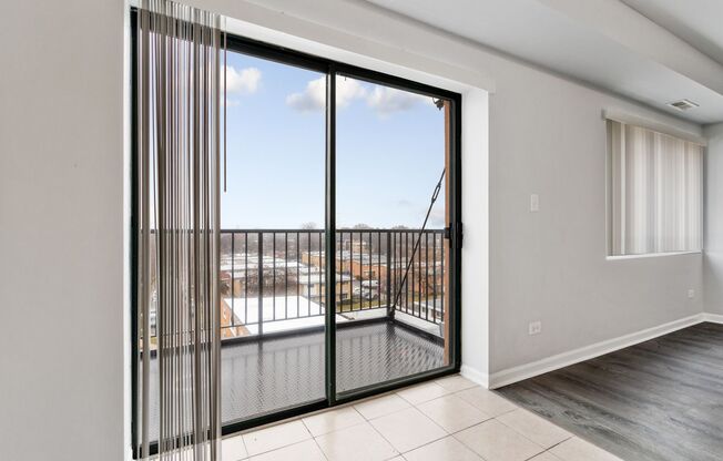 2 beds, 2 baths, 900 sqft, $2,600, Unit 511