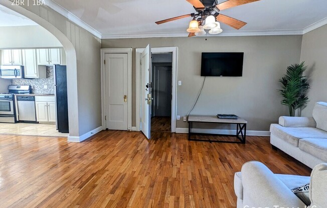 1107 W 45 ST