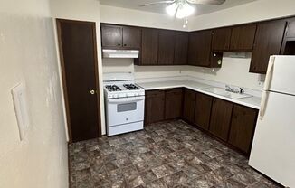 2 beds, 1 bath, $1,000, Unit 6713-3