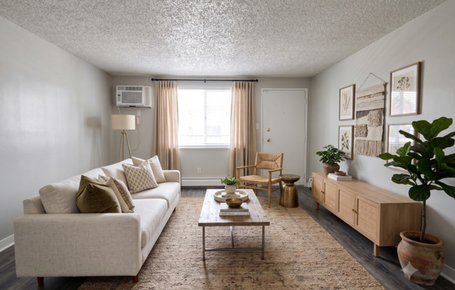 1 bed, 1 bath, 610 sqft, $749, Unit C-208
