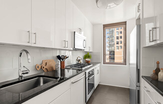300 E 64 ST