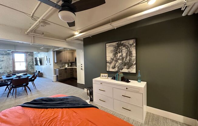 Studio, 1 bath, 640 sqft, $1,700, Unit STR 219 N ALAMO #403