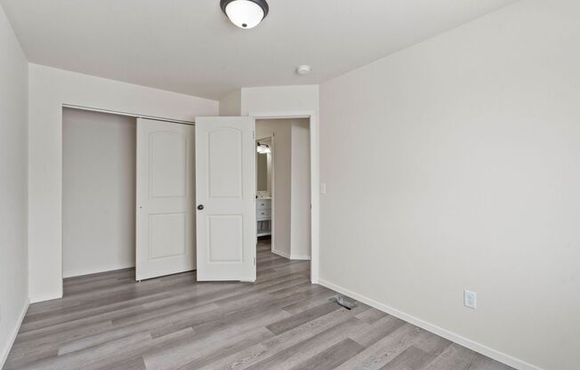 3 beds, 2.5 baths, $1,800, Unit B5