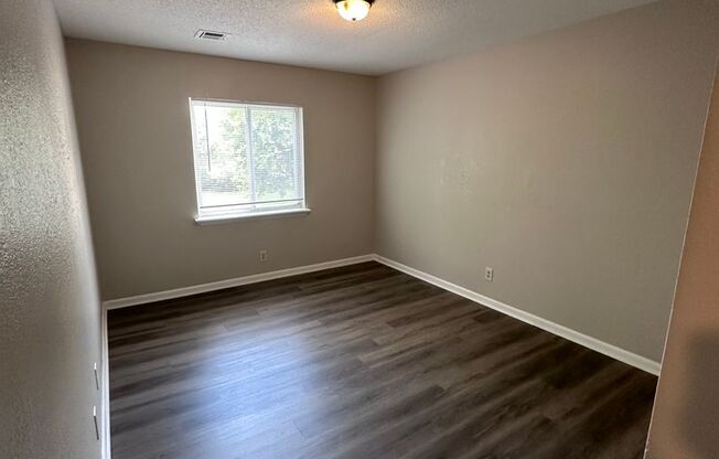 $695 - SECTION 8/ Housing Voucher approved 3 bedroom / 1 bathroom - Newly remodeled Apartment