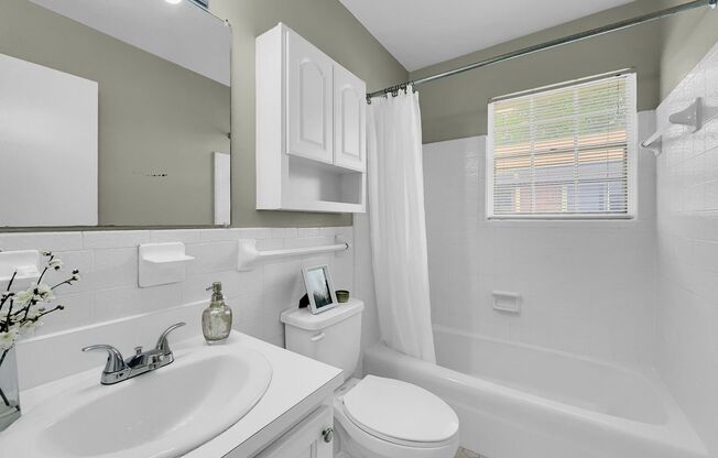 2 beds, 1 bath, 990 sqft, $1,165, Unit 3914