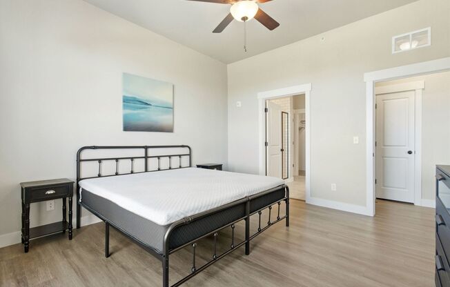 3 beds, 2 baths, $1,995, Unit APARTMENT 307