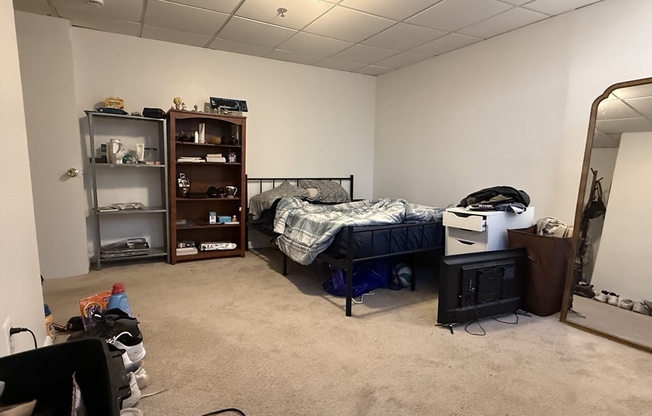 2 beds, 1 bath, $3,050, Unit B6