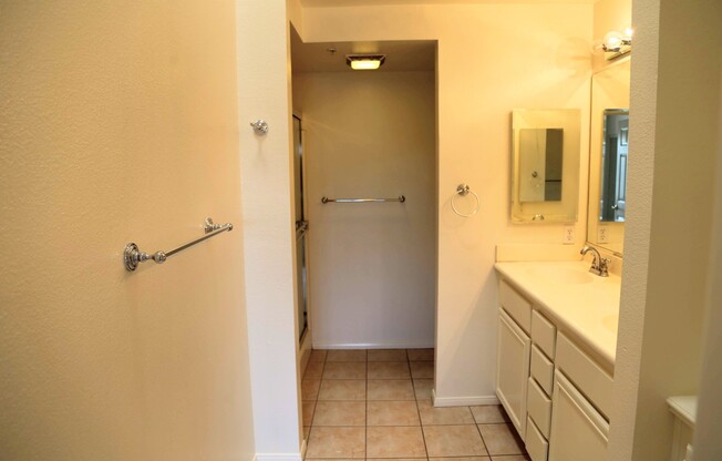 3 beds, 2 baths, $3,600, Unit #207