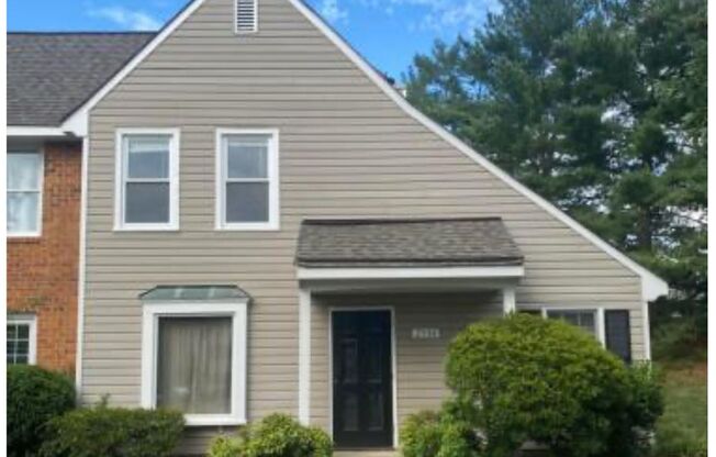 SIGN A LEASE BY 7/18 & GET $100 OFF RENTAL RATE: Super Cute END UNIT townhome located close to Short Pump