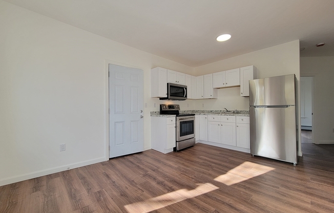 2 beds, 1 bath, 900 sqft, $1,800, Unit 1