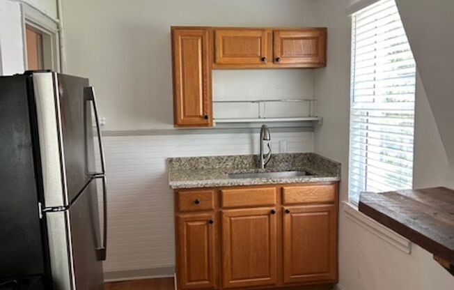 2 beds, 1 bath, $995