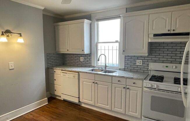 890 N HIGHLAND AVE NE