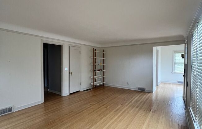 3 Bedroom 2 Bathroom in Greenlake!