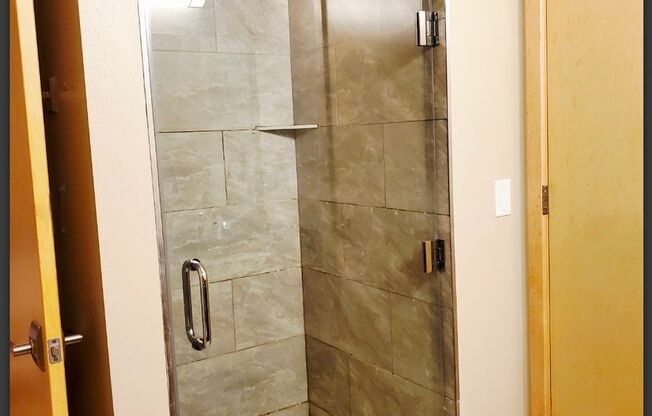 1 bed, 1 bath, 902 sqft, $1,950, Unit 205