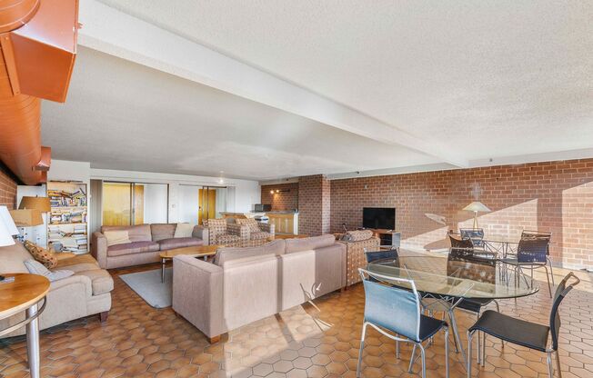 1 bed, 1 bath, 908 sqft, $3,000, Unit T103