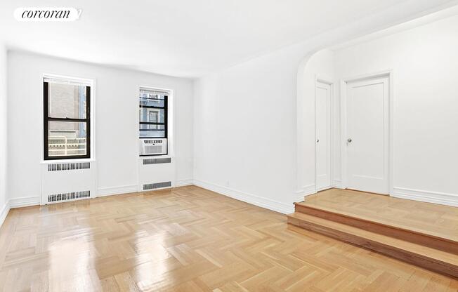 225 W 25 ST