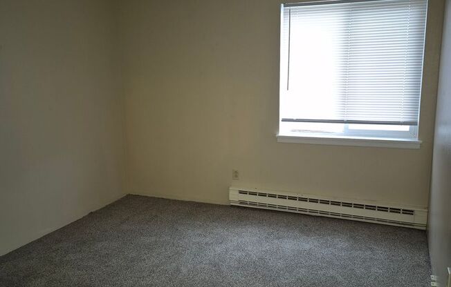 2 beds, 1 bath, 792 sqft, $1,000, Unit #22
