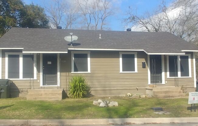 Bryan - 1 bedroom / 1 Bath / Fenced back yard Duplex