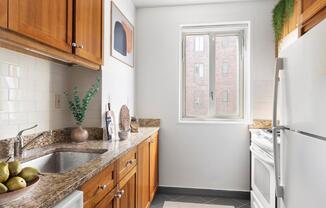 3 beds, 1 bath, 948 sqft, $7,160, Unit ME