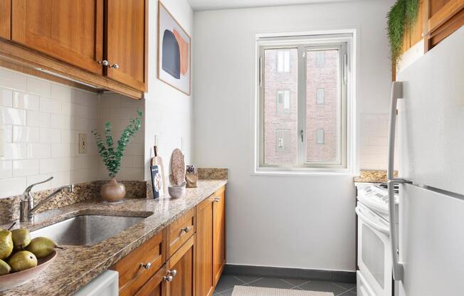 3 beds, 1 bath, 948 sqft, $7,160, Unit ME