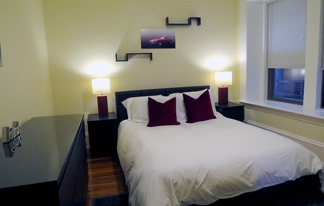 2 beds, 1 bath, 850 sqft, $2,925, Unit 4