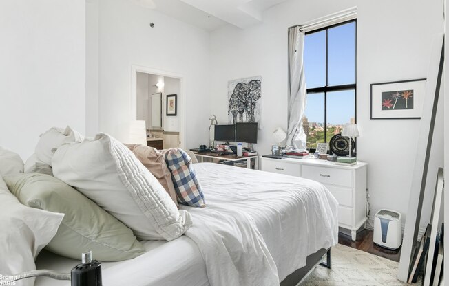 1 HANSON PL