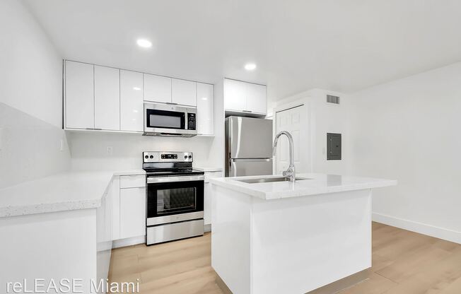 Brand New 2023 Renovated Building! 1 Bd/1 Ba, washer/dryer, stainless steel appliances, 1 parking space