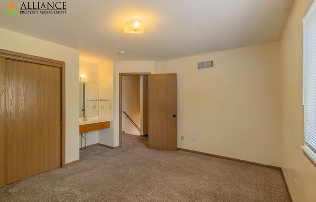 4 beds, 2 baths, 2,000 sqft, $1,840, Unit 930