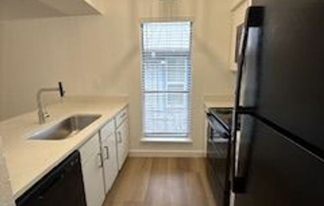 2 beds, 1 bath, 825 sqft, $1,195, Unit 102