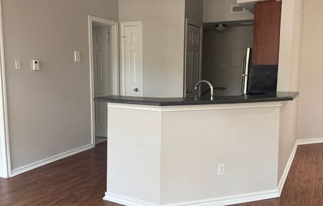 1 bed, 1 bath, $1,195, Unit Unit 421