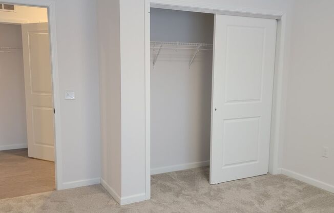 1 bed, 1 bath, 738 sqft, $1,175, Unit 323