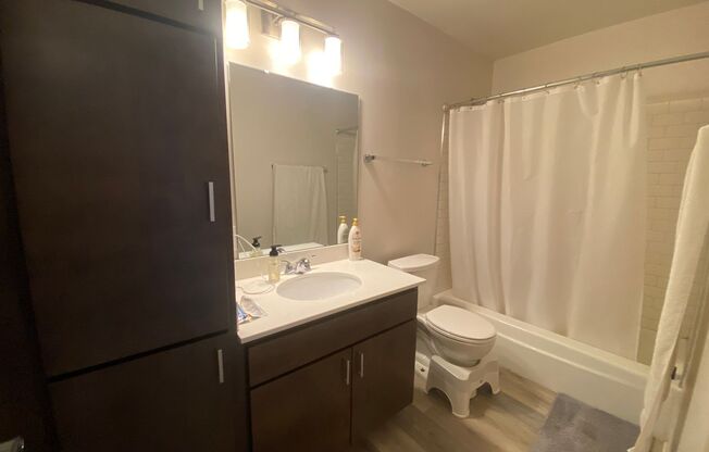 2 beds, 1 bath, $1,395, Unit 321
