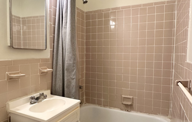 Studio, 1 bath, 400 sqft, $1,975, Unit 5C