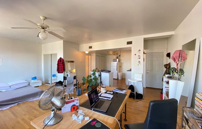 1 bed, 1 bath, 550 sqft, $1,695, Unit 5959-301